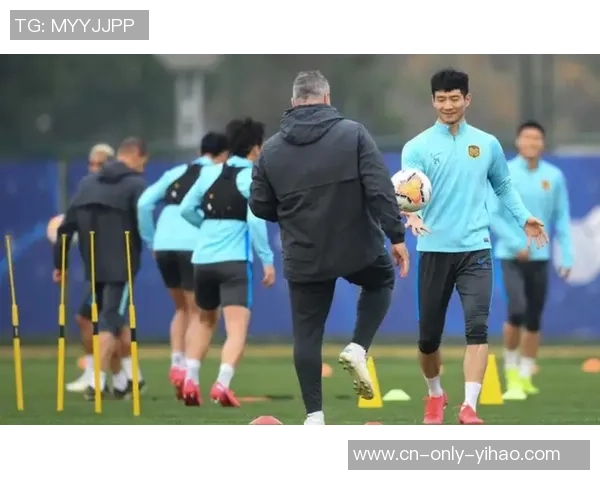 回顾恒大与苏宁第二回合决赛的精彩瞬间与战术较量分析